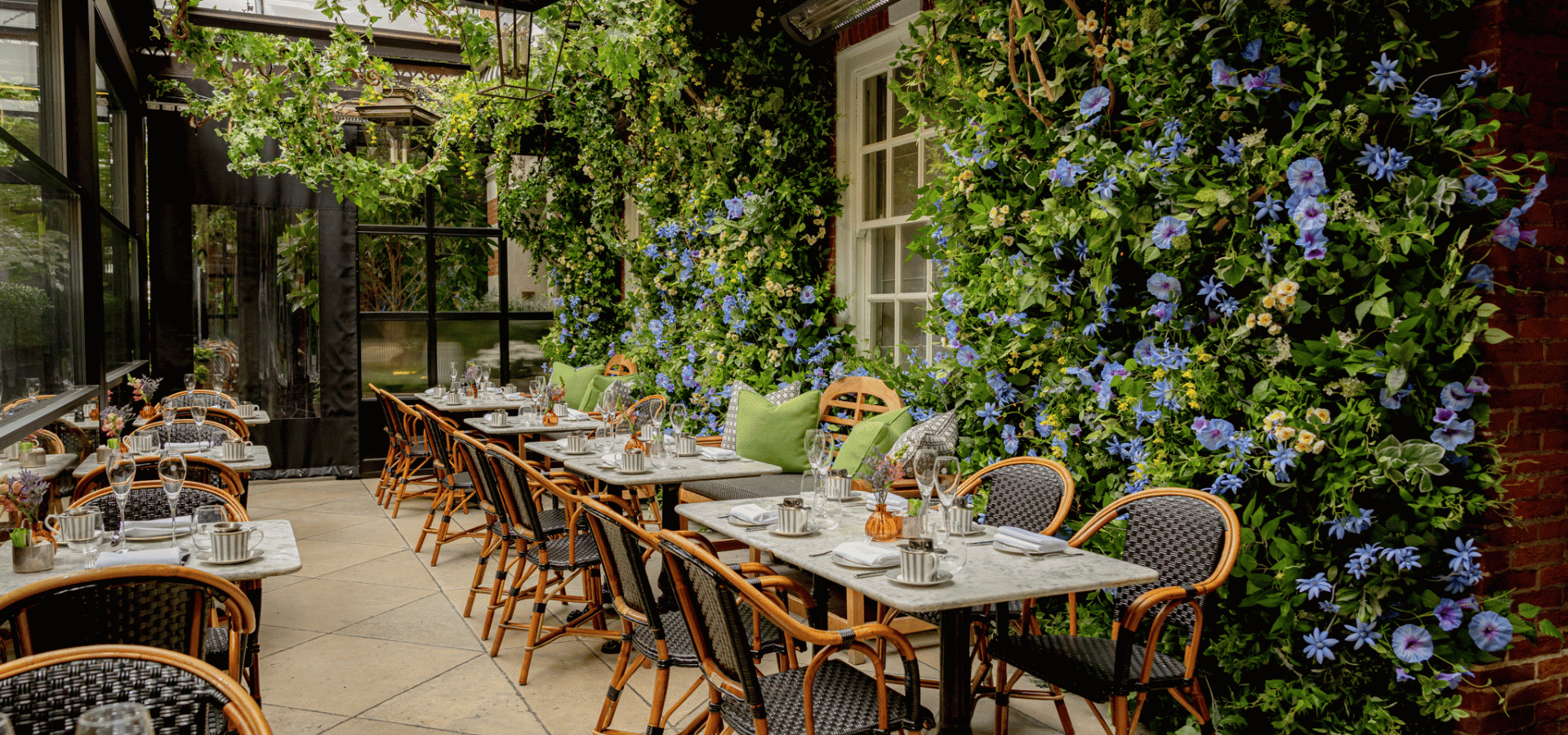 Outdoor Seating Dining